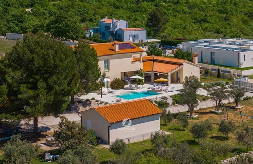 Orbanici Villa | Villa with pool, air conditioning, fitness and parking