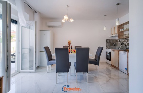 Pinezici Villa | Villa with pool, beach, quiet location - TRAVELER Reisebüro Krk - ID 2164