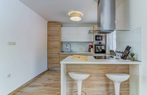 Novi Vinodolski Villa | Villa with pool and air conditioning