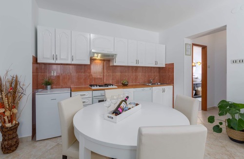 City Center House | Villa with pool, Ideal for several families, 3 separate living units