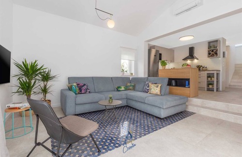 Tar-Vabriga Villa | Villa with private hydro massage salt water pool close to beach