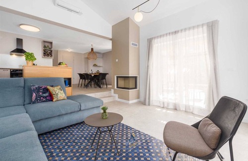 Tar-Vabriga Villa | Villa with private hydro massage salt water pool close to beach