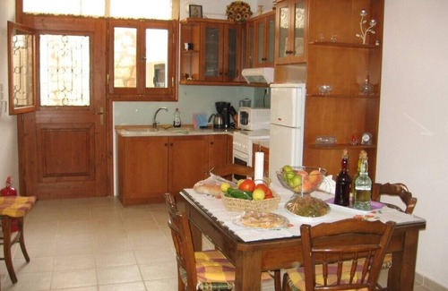 Prines Villa | Villa with private pool garden and BBQ at quiet Cretan village just outside city