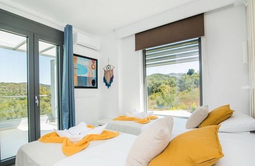 Skines Villa | Villa with Private Pool, Garden and playground by Delfus
