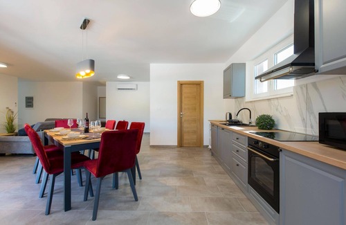 Topid House | Villa Xenia