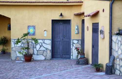 Licata Apartment | Villa Yellow House