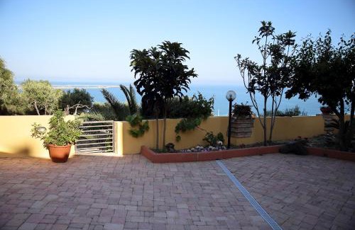 Licata Apartment | Villa Yellow House