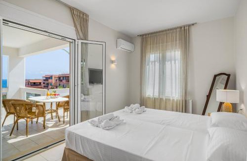 Sissi Villa | Villa Yiayia Relaxing by the sea and Heated pool