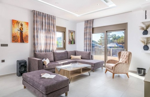 Filerimos Villa | Villa Zephyr - Four Bedroom Villa, Sleeps 8