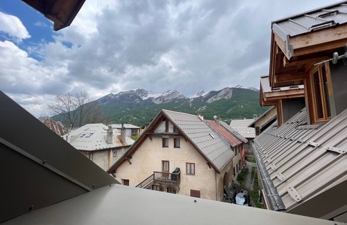 Monetier-les-Bains Apartment | Village Center · Renovated Apartment · Wifi Included