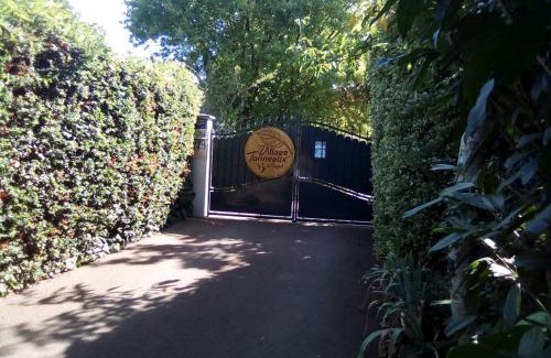 Montilliers House | " village tonneaux de tirpoil "