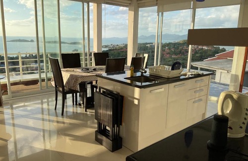 Moo 5 House | Villamanda: Hilltop home with stunning sea views