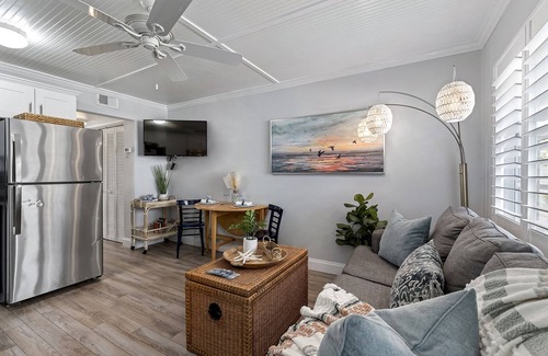 Bradenton Beach Condo | Villas By The Sea #2, Anna Maria Island Condo, one block from beach, heated pool