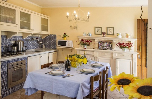 Castelnuovo Magra House | VILLINO LA CASETTA - Castelnuovo Magra - Independent Villa dipped in the green of secular olives, on the border between Liguria and Tuscany close to the Cinque Terre.