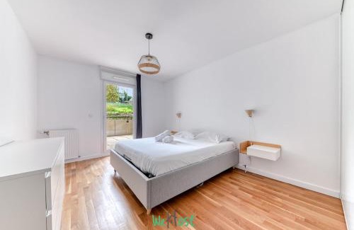 Bron Apartment | Vinatier - Lyon 2 - LB - Large family apartment with parking in Lyon