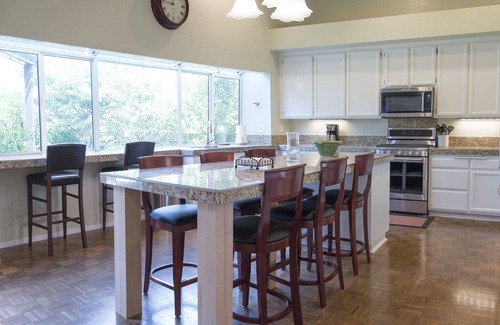 Napa House | VINEYARD VIEW 4 BED/3 BATH W/HOT TUB nPERFECT LOCATION FOR WINE TASTING