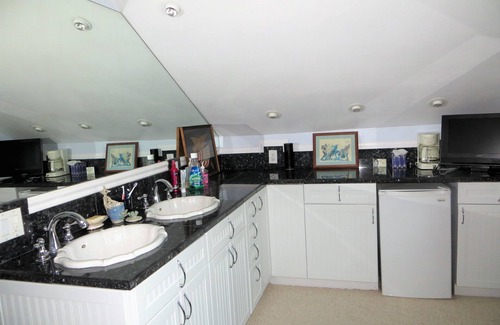 Fallbrook House | Vineyard View - Southern California with Cape Cod Comfort - Sleeps 10