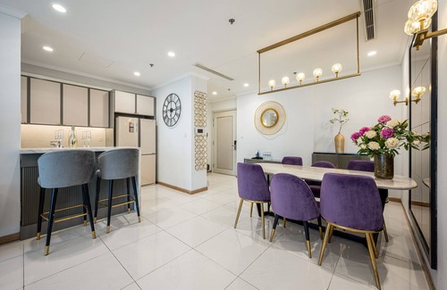 Hang Xanh Apartment | Vinhomes Central Park 3BR Suites View Landmark 81