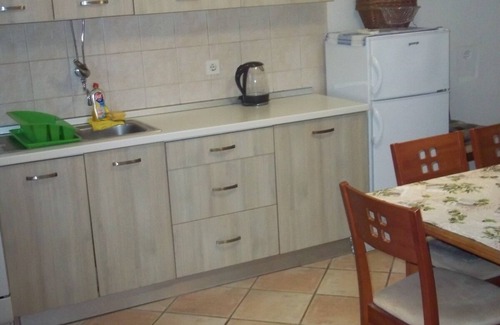 Veli Losinj Apartment | Vintage 3-Bedroom Apartment