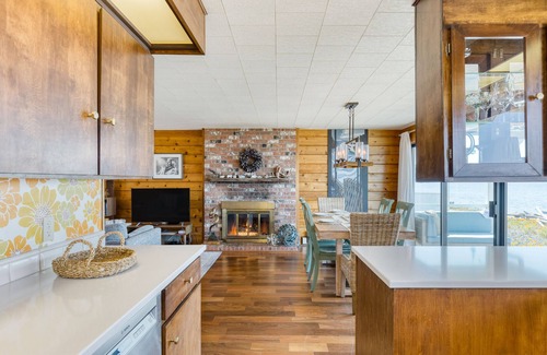 Coupeville House | Vintage Beach House by AvantStay | Waterfront Home