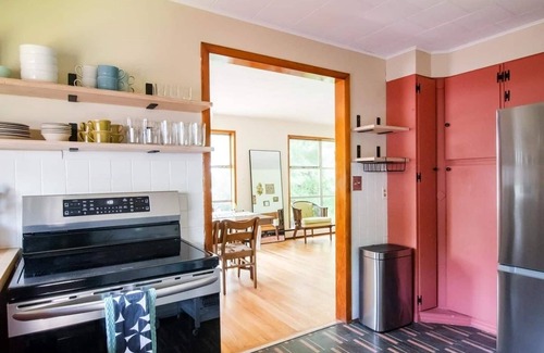 Saugerties South House | Vintage charm with modern conveniences on the water in Saugerties, NY!