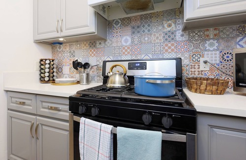 Santa Ana Apartment | Vintage Coastal Charm 10 mins. drive to Disneyland