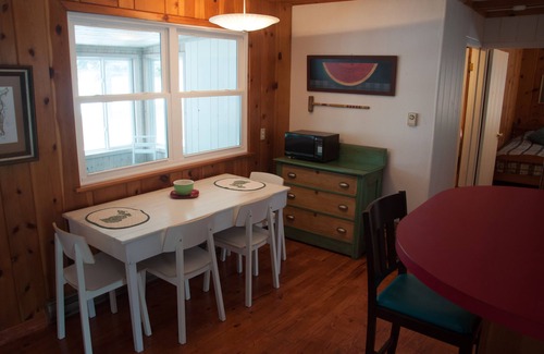 Empire Cottage | Vintage Cottage On Little Glen Lake Sleeps 6