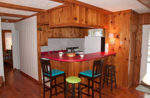 Empire Cottage | Vintage Cottage On Little Glen Lake Sleeps 6