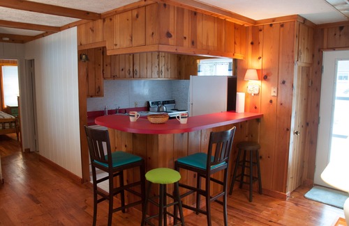 Empire Cottage | Vintage Cottage On Little Glen Lake Sleeps 6
