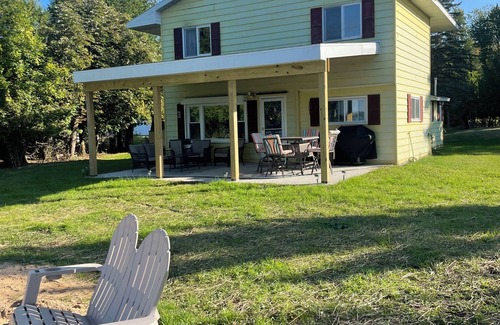 Alpena Cottage | Vintage cottage with WiFi in Alpena - 5 bedrooms available