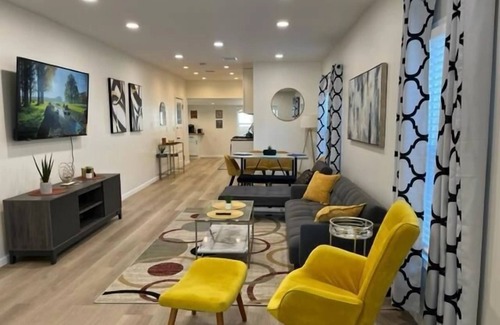 East Hollywood House | Vintage Hollywood 4br Duplex.