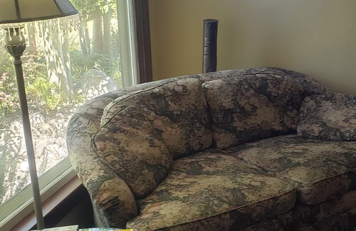 Friday Harbor House | Vintage Island Home 2 Blocks From Town. 4 Bdrs, 2 Kitchens, 3 Bath. Can Sleep 14