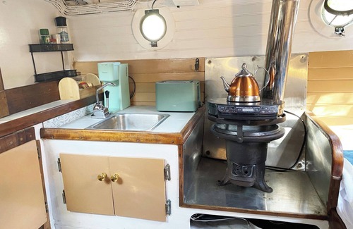 Inlet District Boat Rental | Vintage Waterfront Retreat in Jupiter