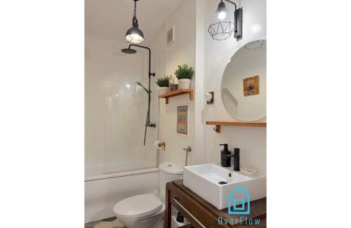 Wrzeszcz House | Vinyl Room - Charming Place, 15 Minutes to Gdańsk Old Town & Seaside