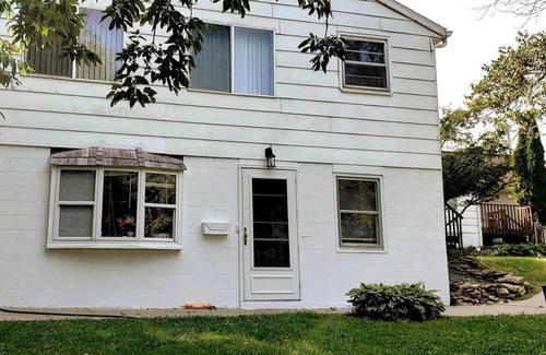 Rochester Apartment | Viola Suites Apt 4/1BR, 1 Bath, Economical, Lg Yard, Pet Friendly, Near Mayo!