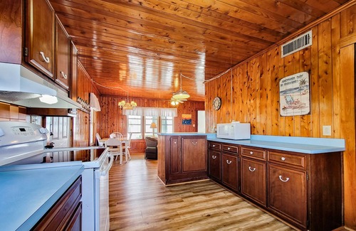 Surf City House | Virginia's Beach - Cozy Oceanfront Beach Cottage!