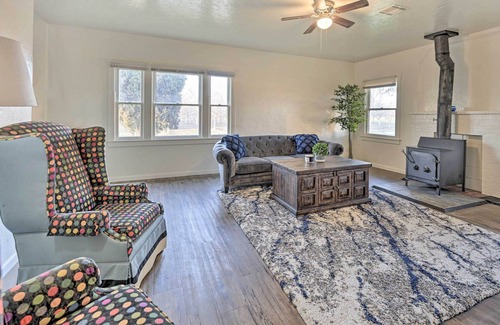 Kaweah House | Visalia Home w/ Patio < 8 Mi to Main St!