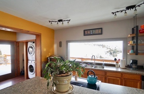 Gardiner Cabin | Visit Yellowstone with a Private Guide - Come Home to an Amazing River View