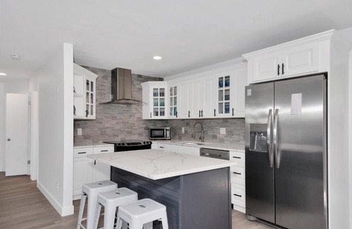 Sarasota Springs House | Vista Blu Sarasota by Pinecraft - 3 BR - Siesta Key 16 Min - Hot Tub