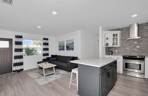 Sarasota Springs House | Vista Blu Sarasota by Pinecraft - 3 BR - Siesta Key 16 Min - Hot Tub