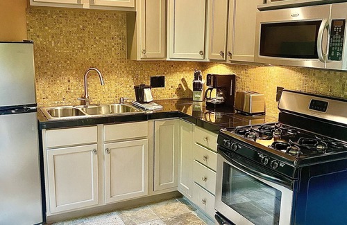 Warm Sands Hotel | Vista Grande Resort - A Gay Men's Resort