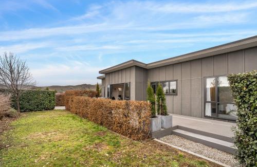 Lowburn House | Vista Haven - Bannockburn Holiday Home