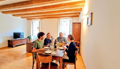 Trento Old Town Apartment | Vista mercatini -Jacuzzi- 100mq deluxe x 6persone