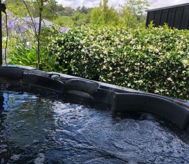 Havelock North House | Vista - touch of country and hot Spa