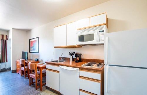 Sierra Vista Apartment | Vistas 107- Modern studio sleeps 3 with style