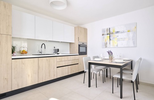 Umag Apartment | Vita Mirabilis suite, modern apartment by the sea