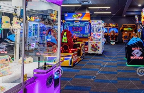 Winchester Resort | VIVA LAS VEGAS Four Night Getaway Stay 5 minutes to Fremont with complimentary