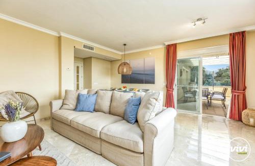 Ojen Apartment | ViVi Homes - Valery Pool, Terrace & Padel