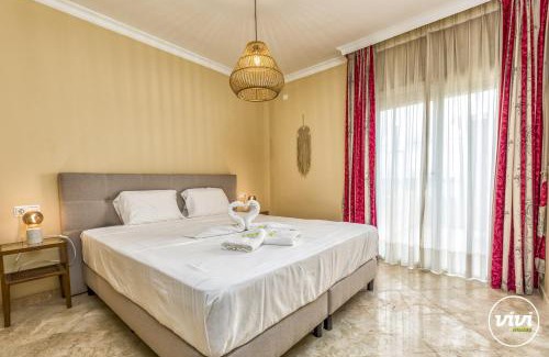 Ojen Apartment | ViVi Homes - Valery Pool, Terrace & Padel