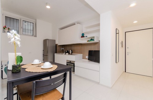 Porta Vittoria Apartment | VivimiHome - Stunning Apartment with parking near Airport